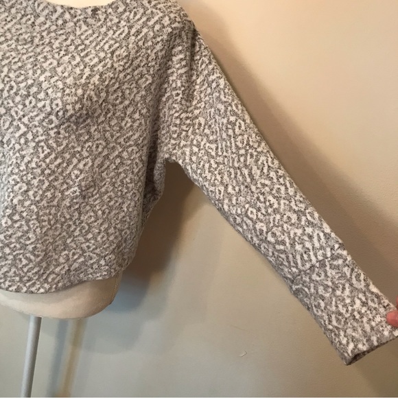 Saturday Sunday Anthropologie Gray White Leopard Print Pullover Sweater Size XS - Picture 8 of 15